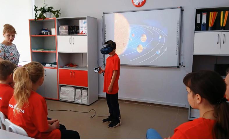 Занятие с использованиtv шлема VR